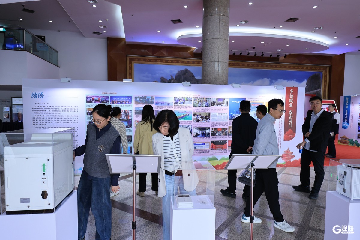 以城市之名致敬企业家！青岛民营经济发展主题图片（实物）展启幕(图2)