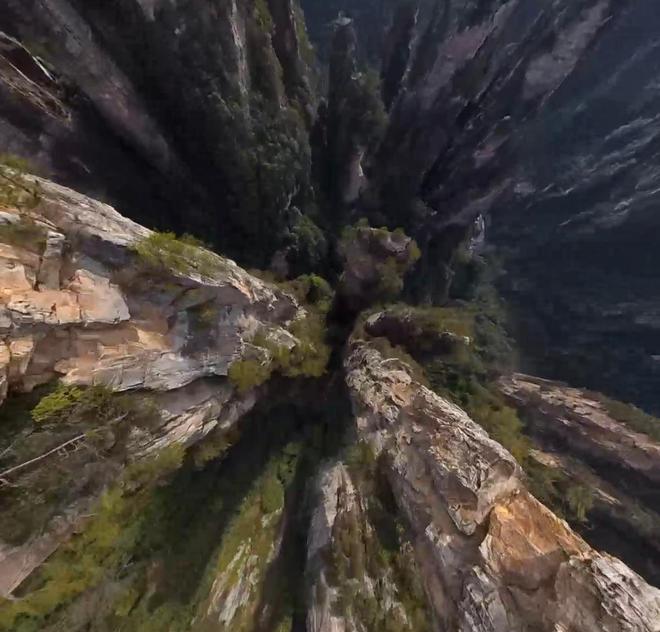 化身“阿凡达”穿越峰林！首例全景无人机观光项目落地张家界(图3)